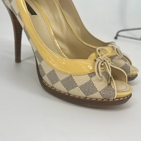 Louis Vuitton Yellow and Cream Check Peep-Toe Heels with Bow - Picture 3 of 8